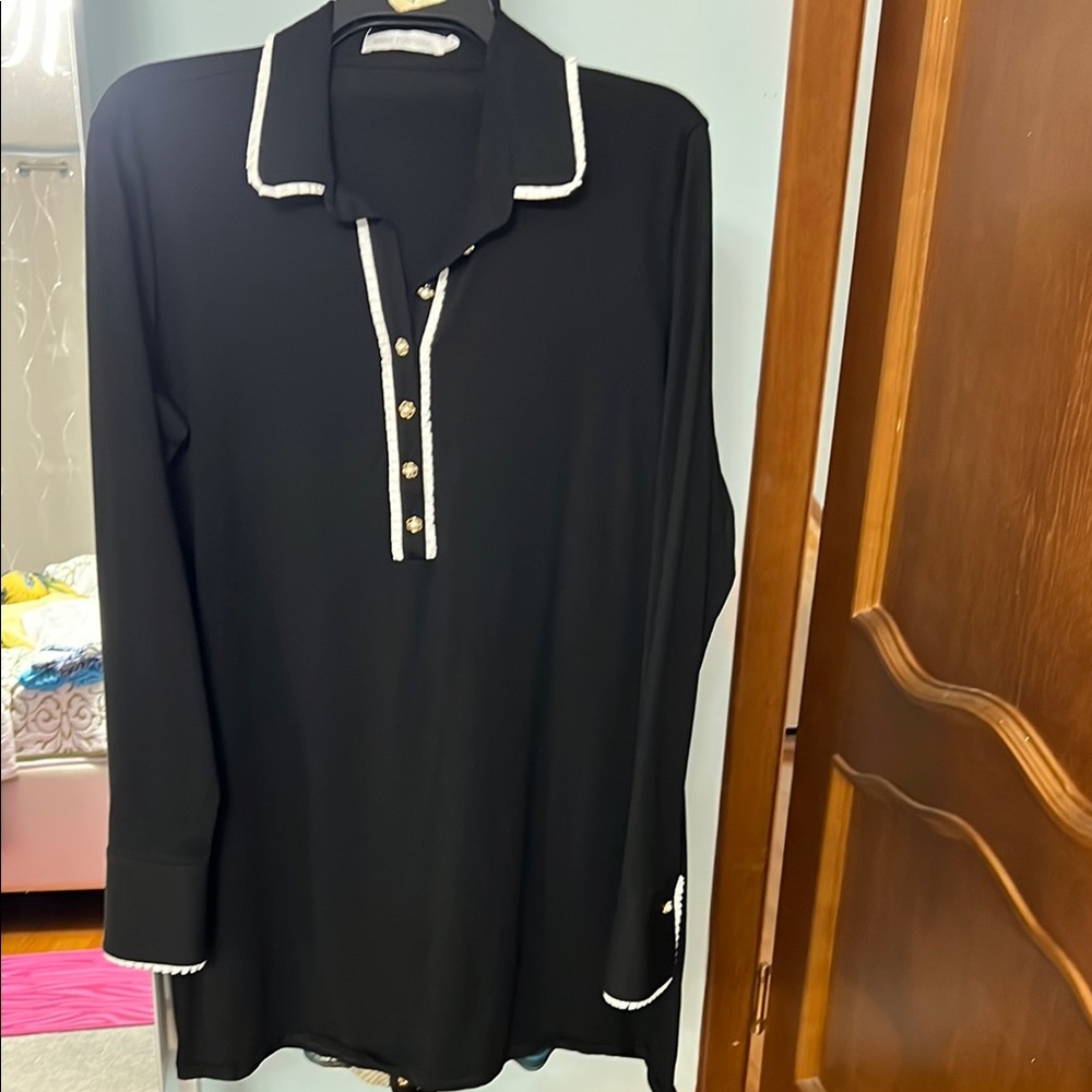 Black Long Sleeve Button Down Polo Dress
Ann Fontaine